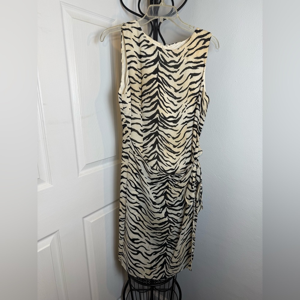 Black and White Sleeveless Sheath Midi Dress
